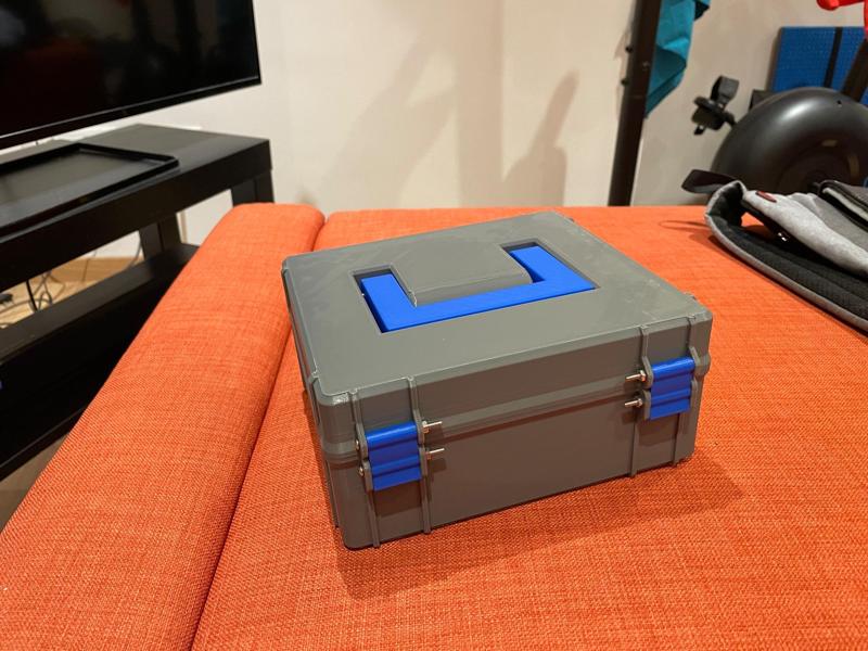 Rugged Box with Handle (parametric)