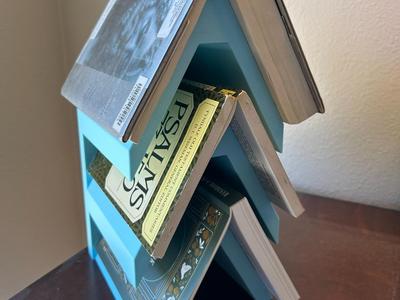Book stand tree