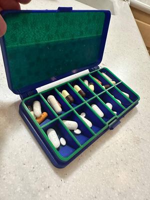 Compact weekly pill box - Multi Color Remix