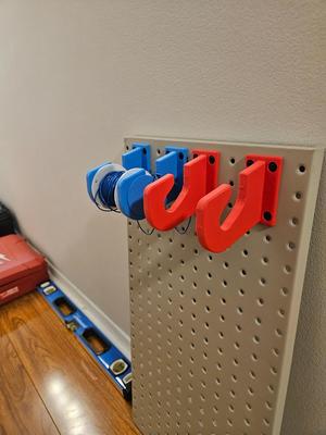 Simple Wire Spool Holder for Peg Board