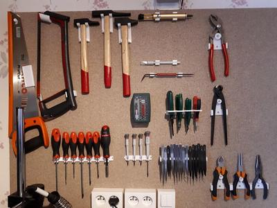 Anti-seismic tool holder - Porte-outil anti-sismique