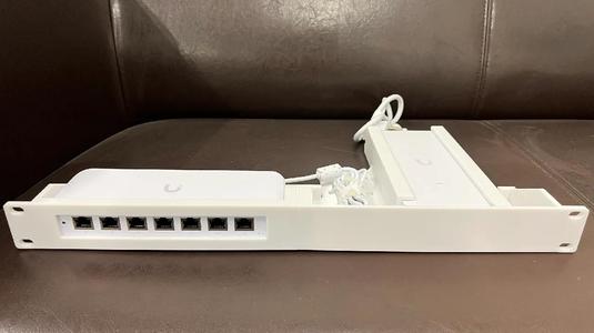 Ubiquiti UniFi Switch Ultra 210W (USW-Ultra-210W) 19" RACKMOUNT   