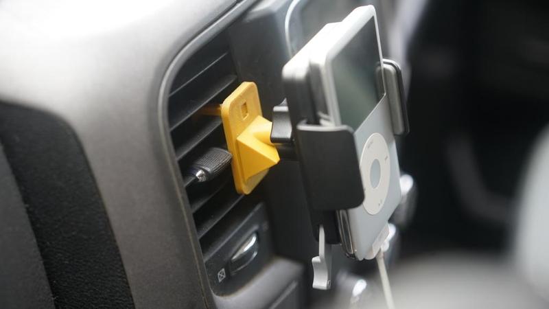 Air Vent Ball Joint Mount (Nite Ize Squeeze)
