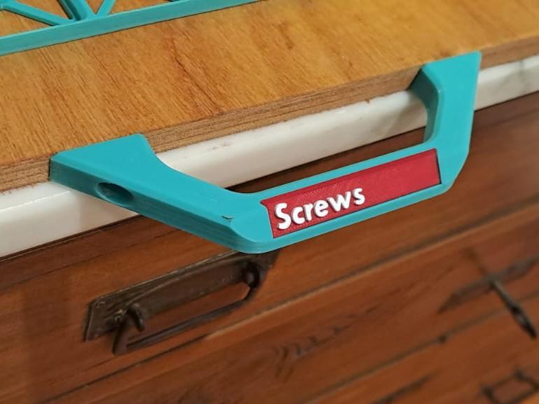 handle with interchangeable custom label