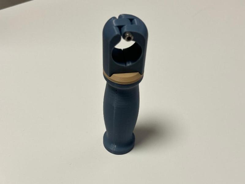 Clamp for bars or pipes / Clamping handle