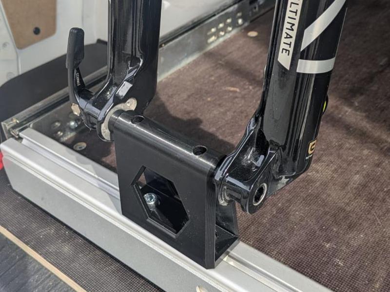 Fork mount for bicycles 70mm high