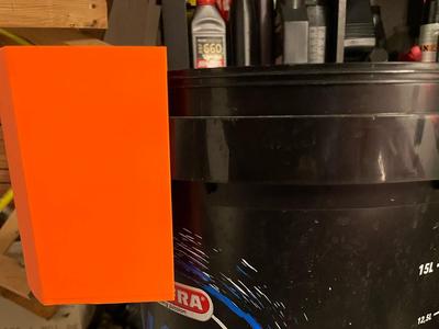 Car wash brush/sponge bucket