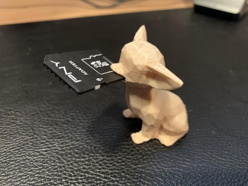 Low Poly Chihuahua SD/MicroSD holder