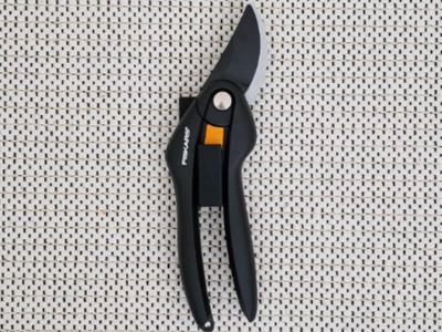 Fiskars P26 Singlestep Bypass Pruner holder