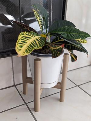 Indoor plant stand - 6 inch diameter pots - xoxo :)