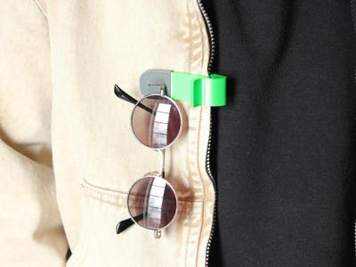 Sunglasses holder for hiking