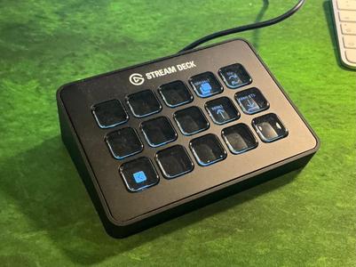 snug fit stream deck stand