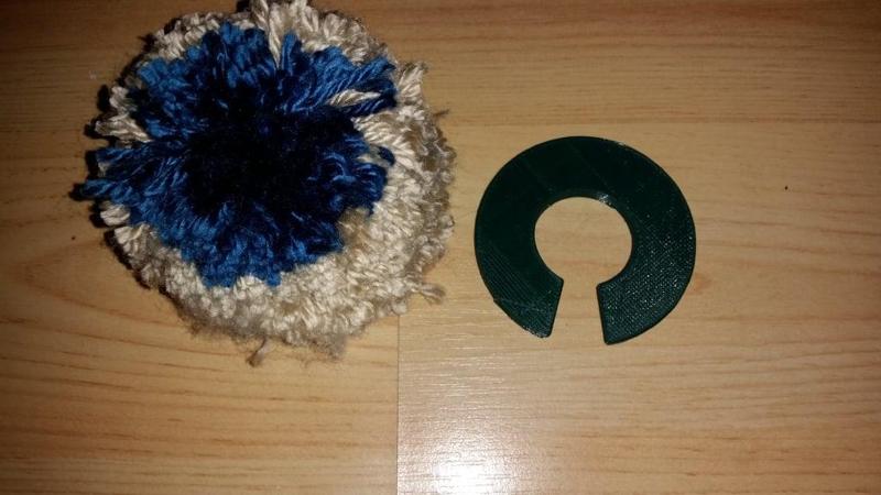 Customizable pompom maker