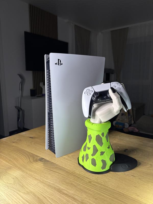 Universal Controller Stand - Inspired by Cell from Dragonball - Fan Art