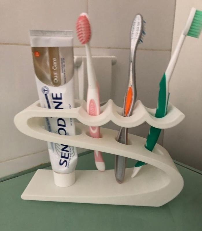Toothbrush Holder for three brushes