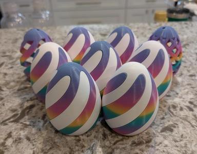 Screw Together Egg with Money Holder (Similar to the “Impossible” models)