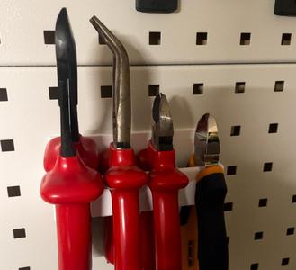 Pliers holder compatible with Skadis Holex Garant