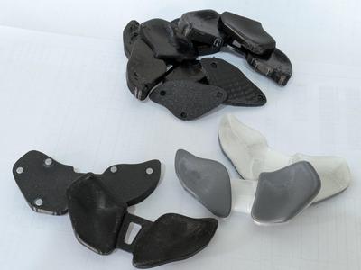 Sliding Wrist Rest v1 with feet (Carpio / Delta Hub inspired)