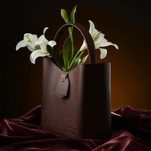 Eleganza Tote Vase - A Blend of Fashion and Home Decor