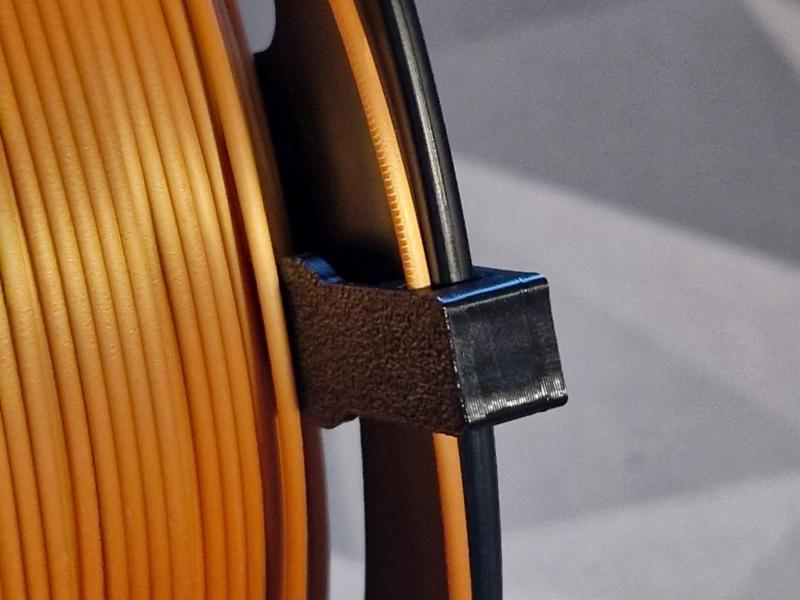 Filament clip for all filament spools