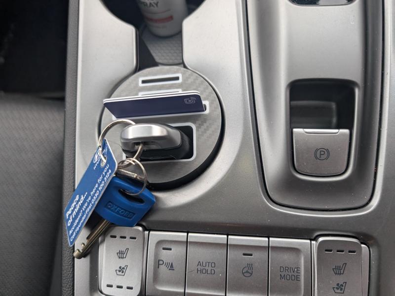 Kona ev EU cup holder, key, charge card, coin 