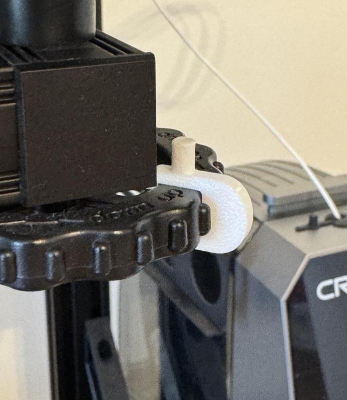 Ender 3-5 Bed Locker with an Easy Pull Grip