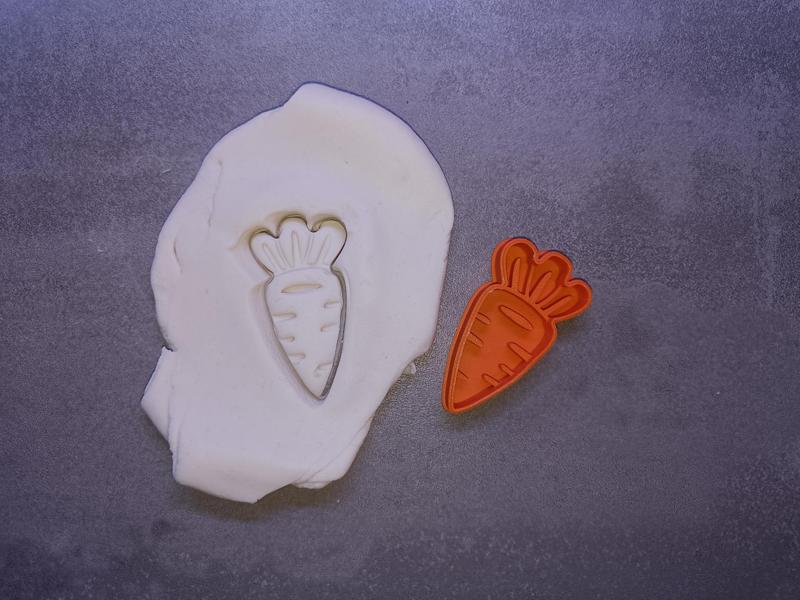 Carrot easter cookie Cutter