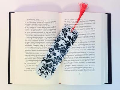 Bookmark Skulls on roses
