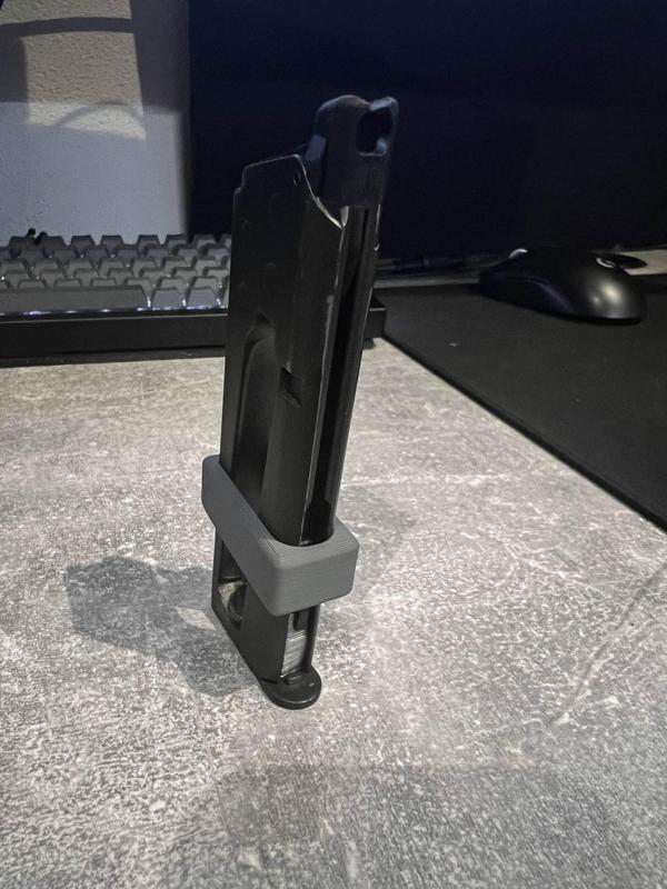 Airsoft 1911 magazine loader