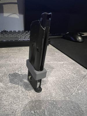 Airsoft 1911 magazine loader