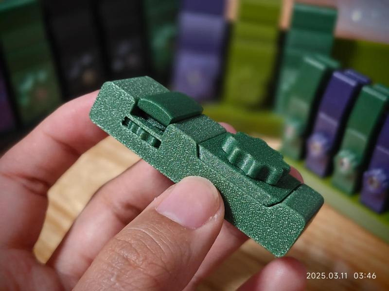 Tension-adjustable sandpaper holder, 28-minute 10g print, completely 3D printed without any hardware, includes storage rack