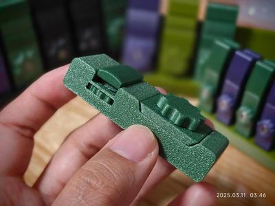 Tension-adjustable sandpaper holder, 28-minute 10g print, completely 3D printed without any hardware, includes storage rack
