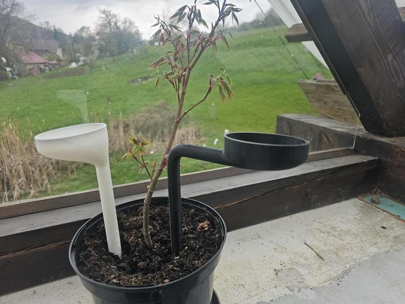 Targeted Root Watering System for Planters