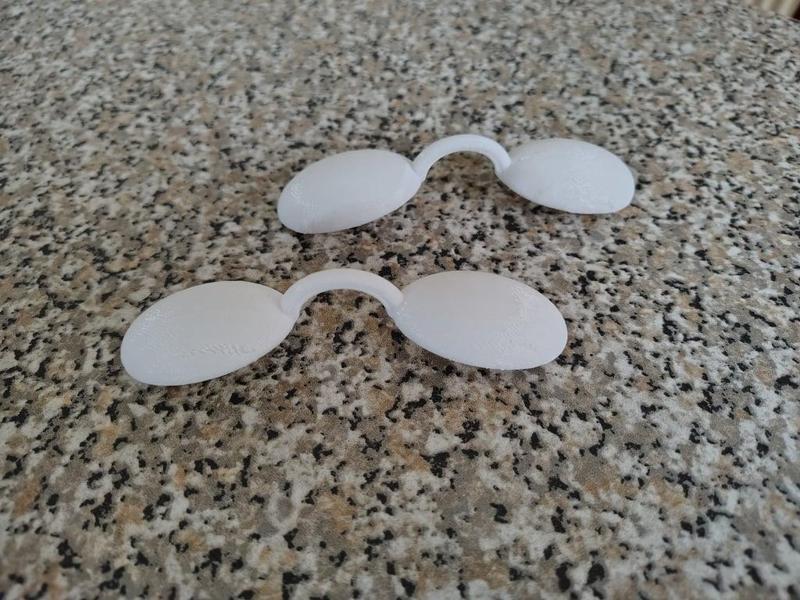 Eye protection against the sun while tanning