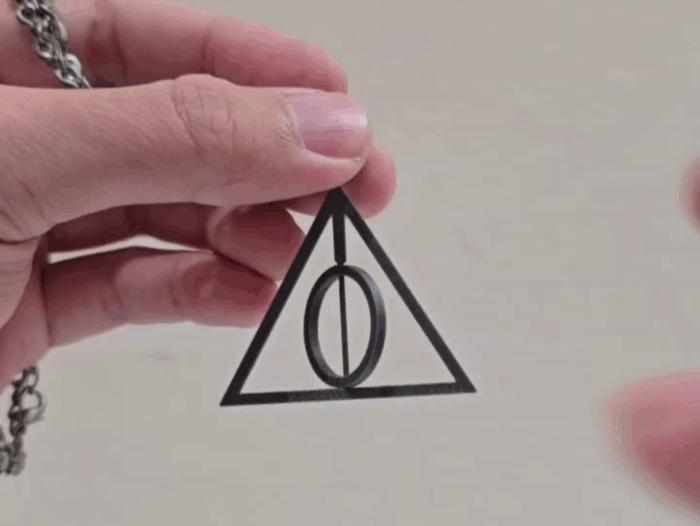 Harry Potter Deathly Hallows keychain (Rotatable)