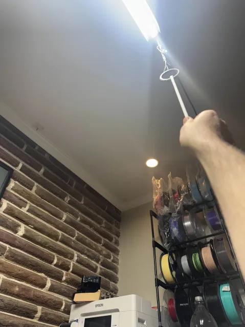Light bar hook and loop grabber