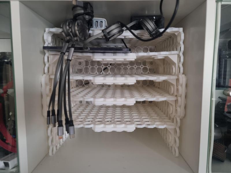 Multiboard tablet and phone charing station