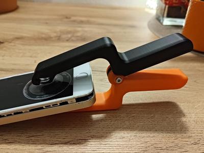 Pliers with suction cups tool for removing LCD