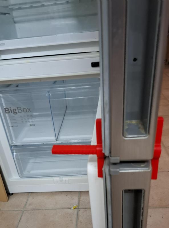 Fridge stay open tool