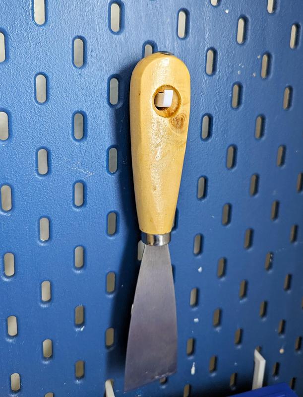 Skadis Scraper Holder