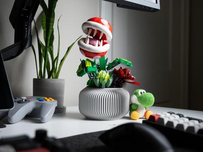 Piranha Planter with Succulents (Brick Sets)