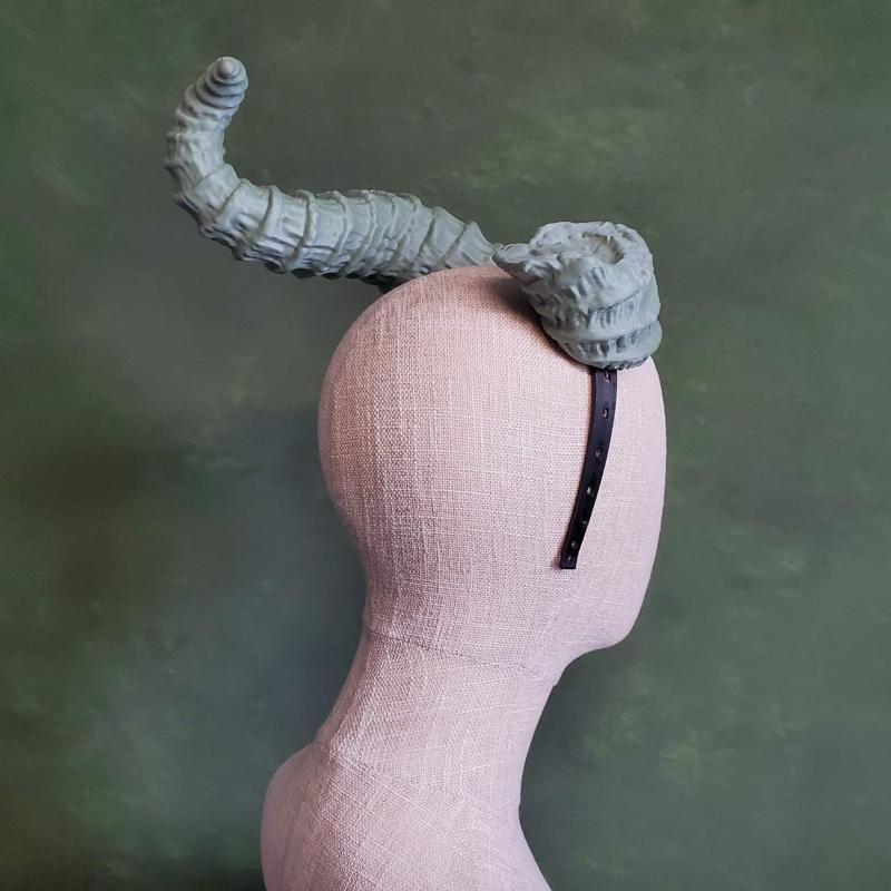Adrienne | Twisted Tip Horns 
