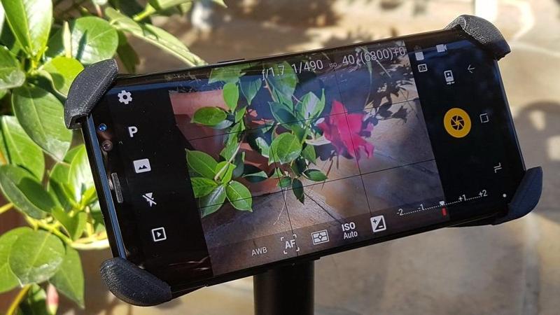 Customizable Smartphone Tripod Holder for Samsung S8 iPhone 8 and more