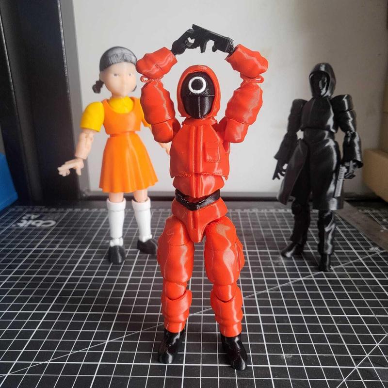 Squid Game Guard - Dummy 13 - Articulated figure