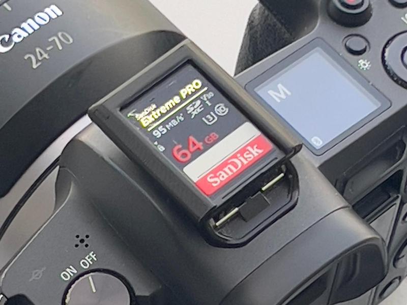Hotshoe SD Card Integrated Holder