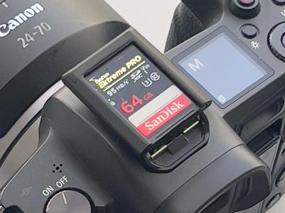 Hotshoe SD Card Integrated Holder