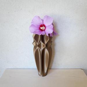 Pointed vase