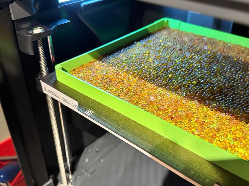 Stackable desiccant drying box