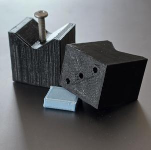 MOSLEY TA33-JR DRIVEN ELEMENT INSULATOR- PART #2