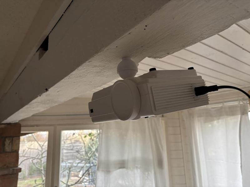 Simple Adjustable Projector Ceiling Mount